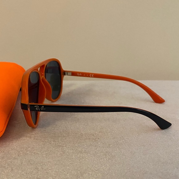 Ray-Ban Aviator Kids Junior Sunglasses - Picture 3 of 7